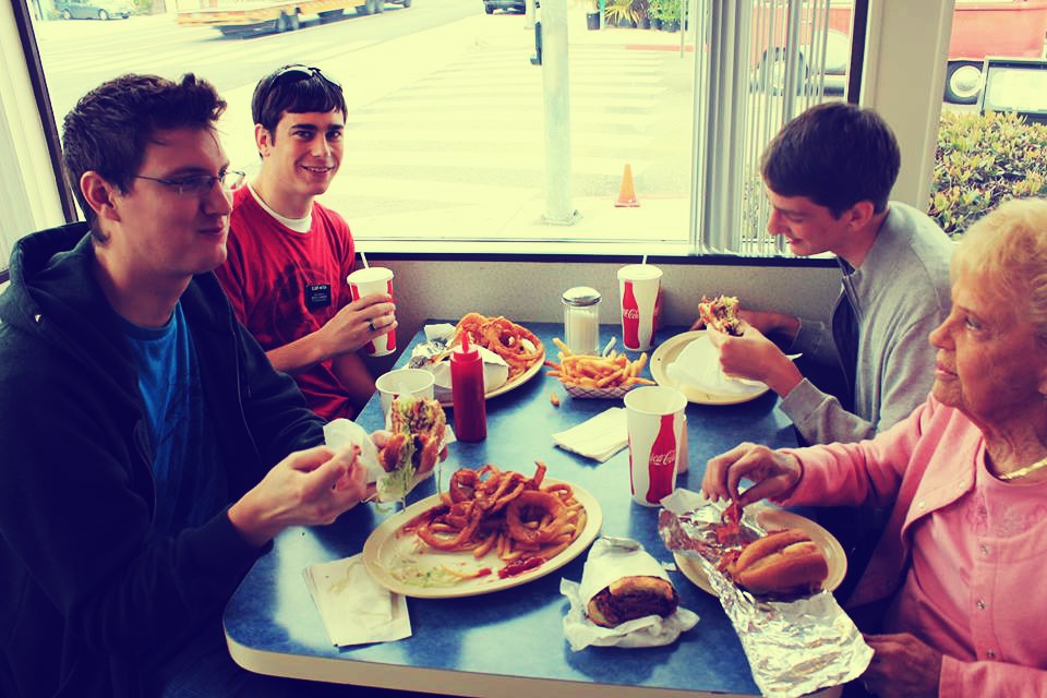 Have Your Next Family Dinner at George’s Burgers