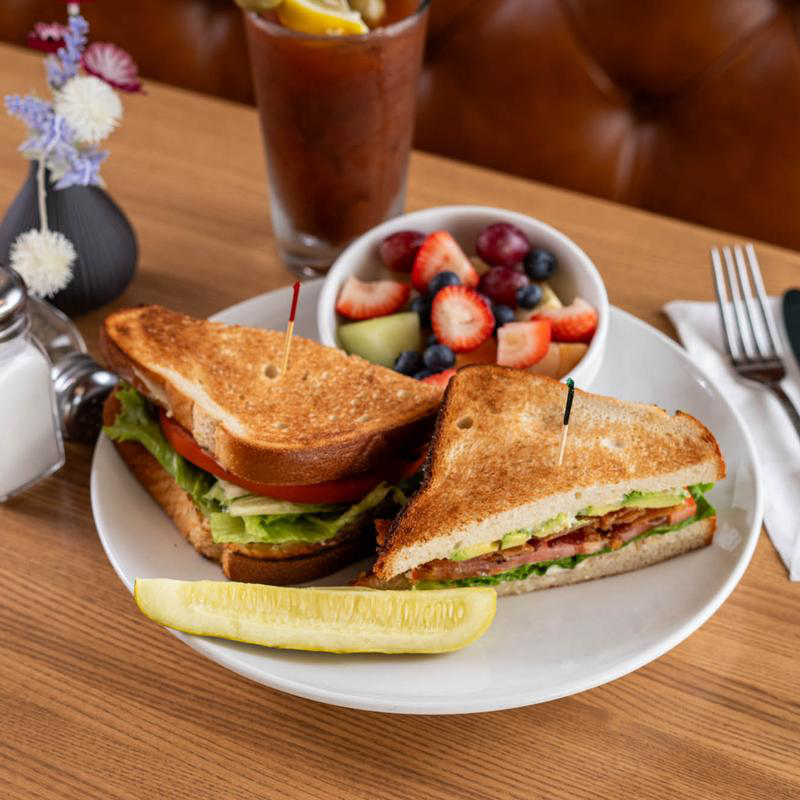 A sandwich on a plate