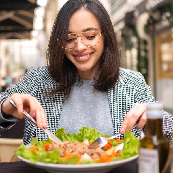How to Eat Healthy When Dining Out